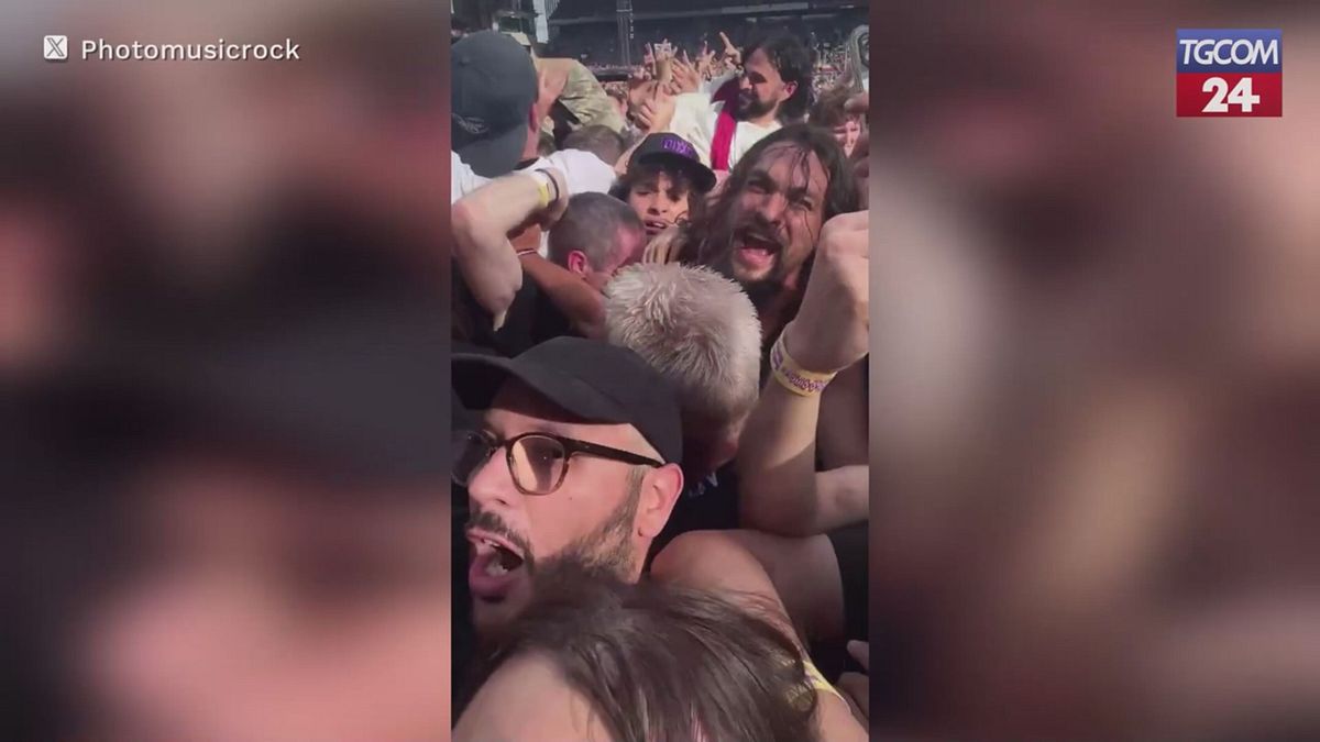Jason Momoa si scatena per Ozzy Osbourne