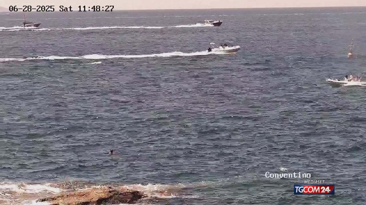 18.00 NAPOLI, PERICOLO IN MARE SRV