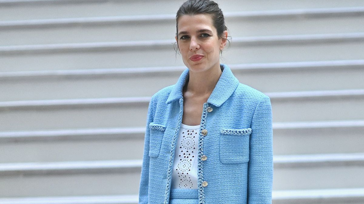 Charlotte Casiraghi al suo arrivo alla sfilata Chanel Haute Couture autunno inverno 2025-2026 a Parigi