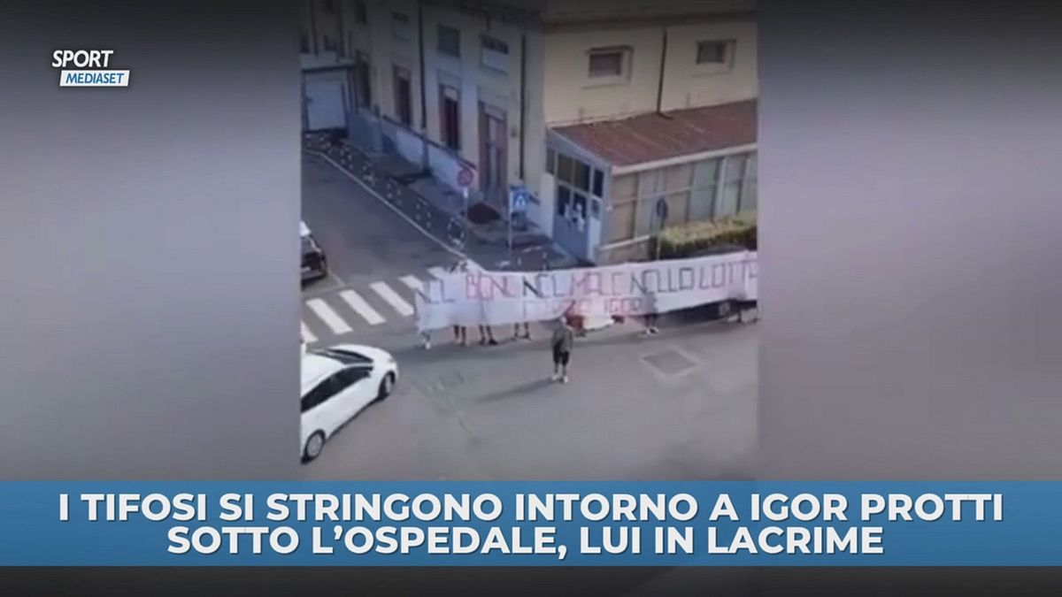 Tifosi sotto l'ospedale di Protti