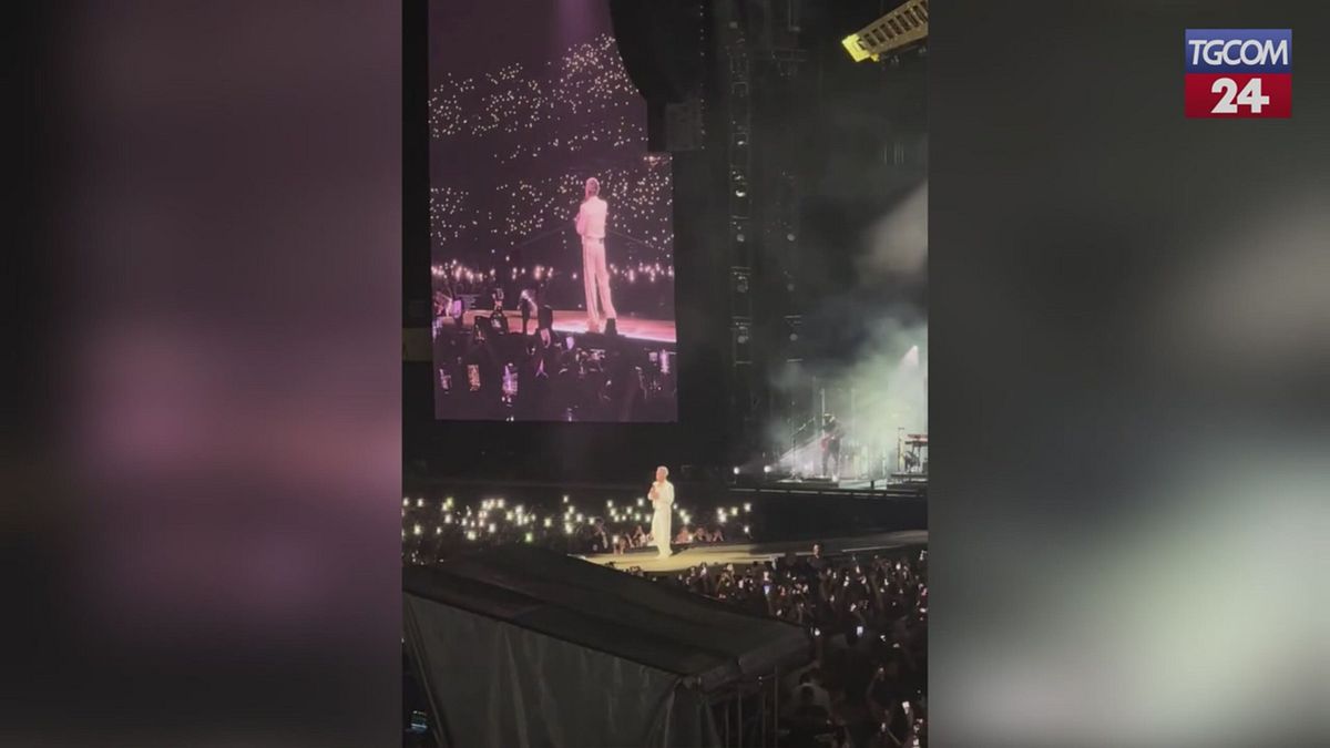 Barcellona, Robbie Williams e il suo omaggio a Diogo Jota