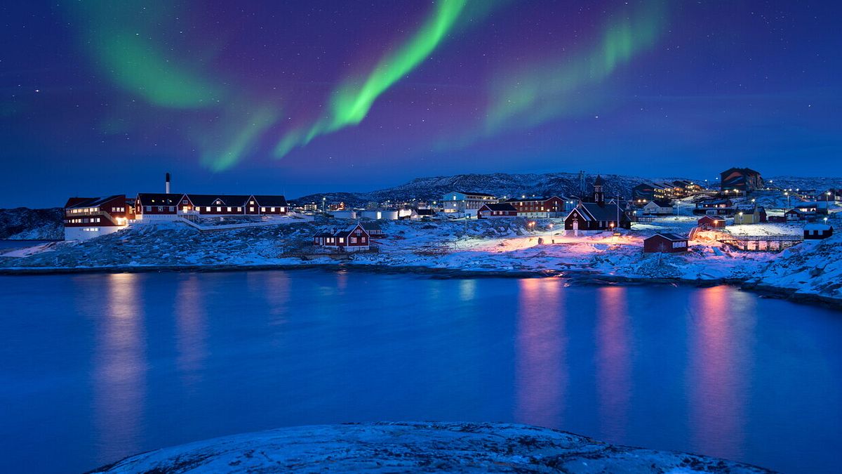 La cittadine di Ilullissat e l'aurora boreale