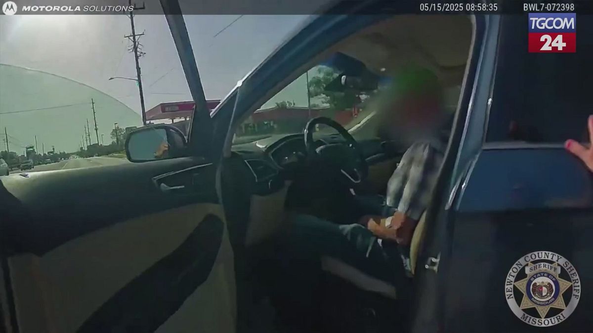 Ha un malore mentre guida: salvato da un poliziotto