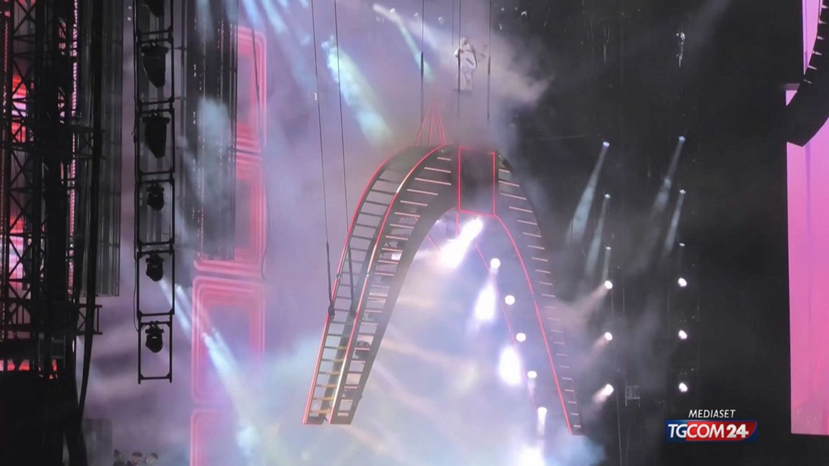 18.00 ROBBIE WILLIAM SRV