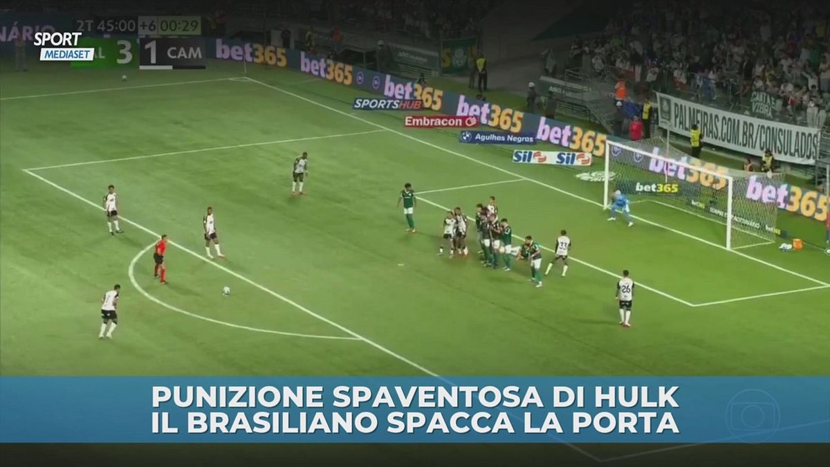 Hulk decide di distruggere la porta