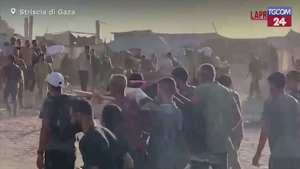 Gaza, arrivano i camion con gli aiuti e in molti restano feriti