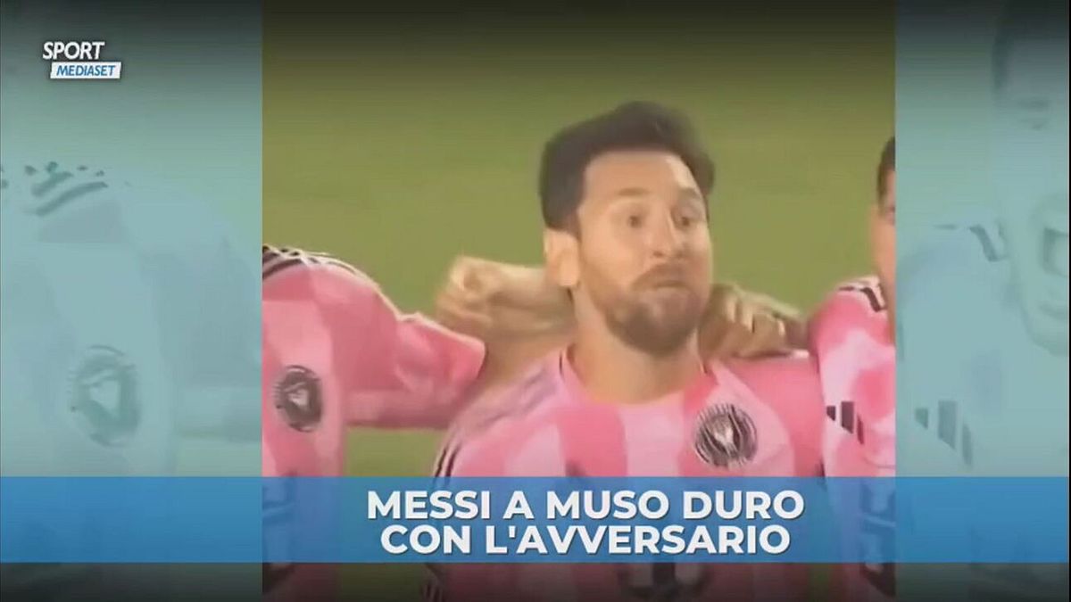 Messi esulta in faccia all'avversario