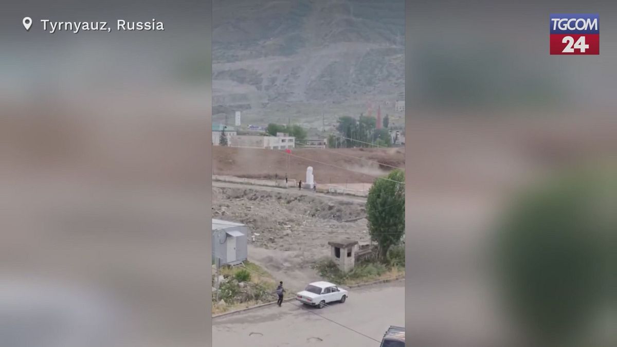 Frana di fango in Russia: evacuate centinaia di persone a Tyrnyauz