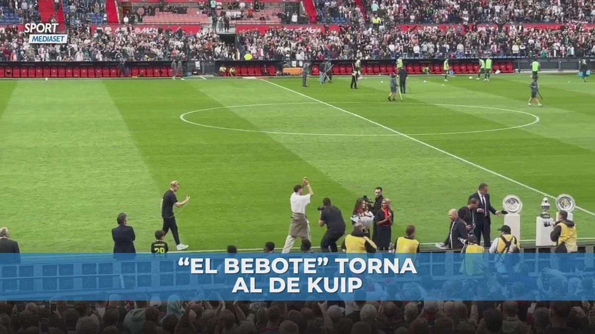 Il ritorno di Gimenez nella casa del Feyenoord: acclamato dai tifosi