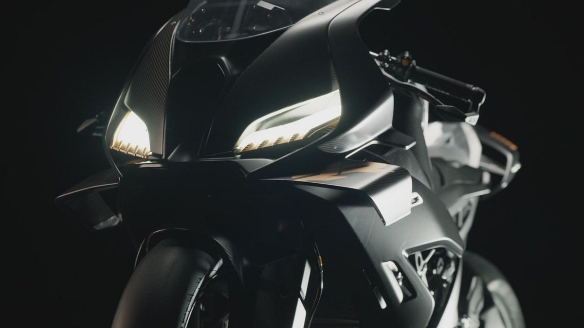 web_02082025_BMW_RR_Concept