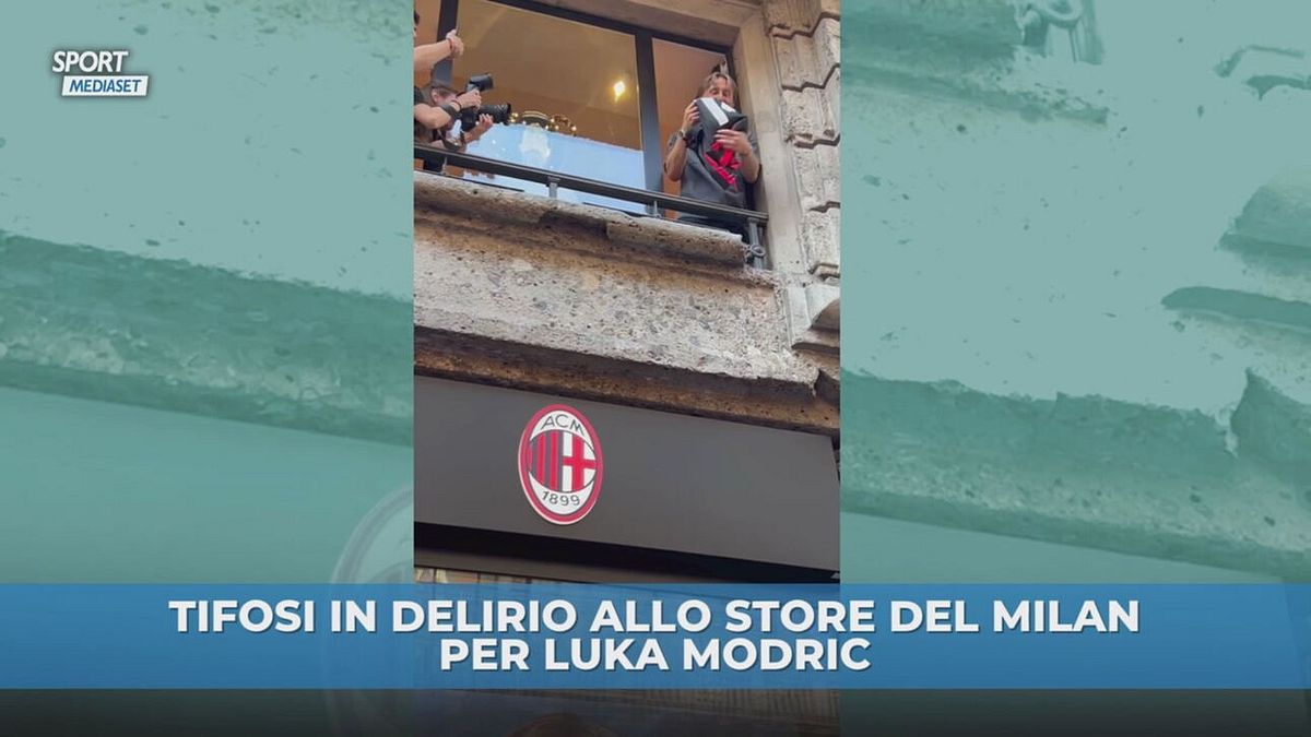 Bagno di folla per Modric!