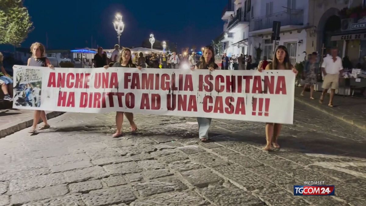 18.00 LACCO AMENO, CASA SANATA RISCHIO DEMOLIZIONE SRV