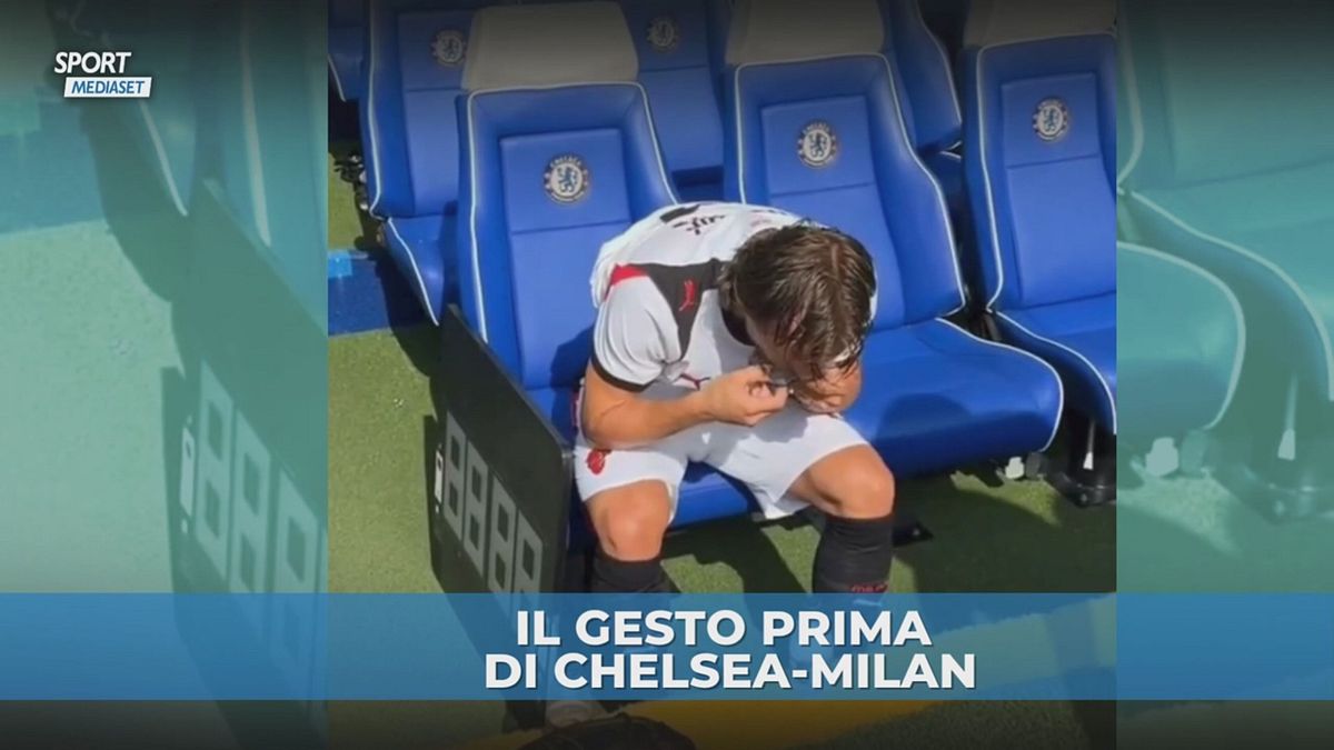 Modric, che gesto: bacia i parastinchi con la foto della famiglia