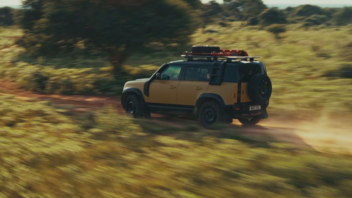 web_08082025_Land_Rover_Defender_Trophy