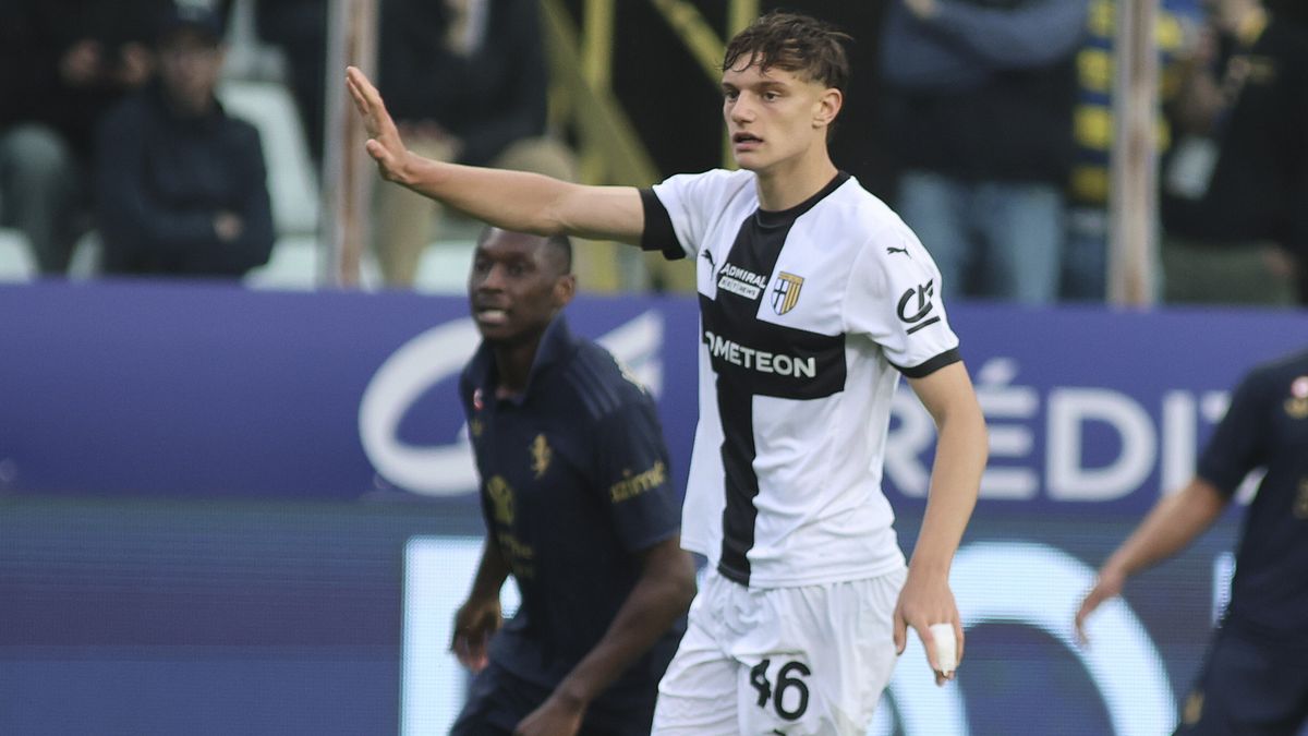 Giovanni Leoni dal Parma al Liverpool per 35 milioni più una percentuale sull'eventuale rivendita