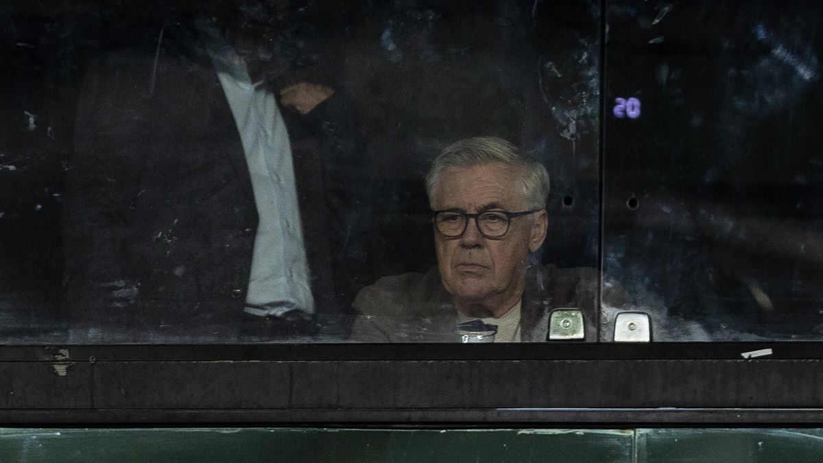 Carlo Ancelotti allo stadio per il figlio Davide