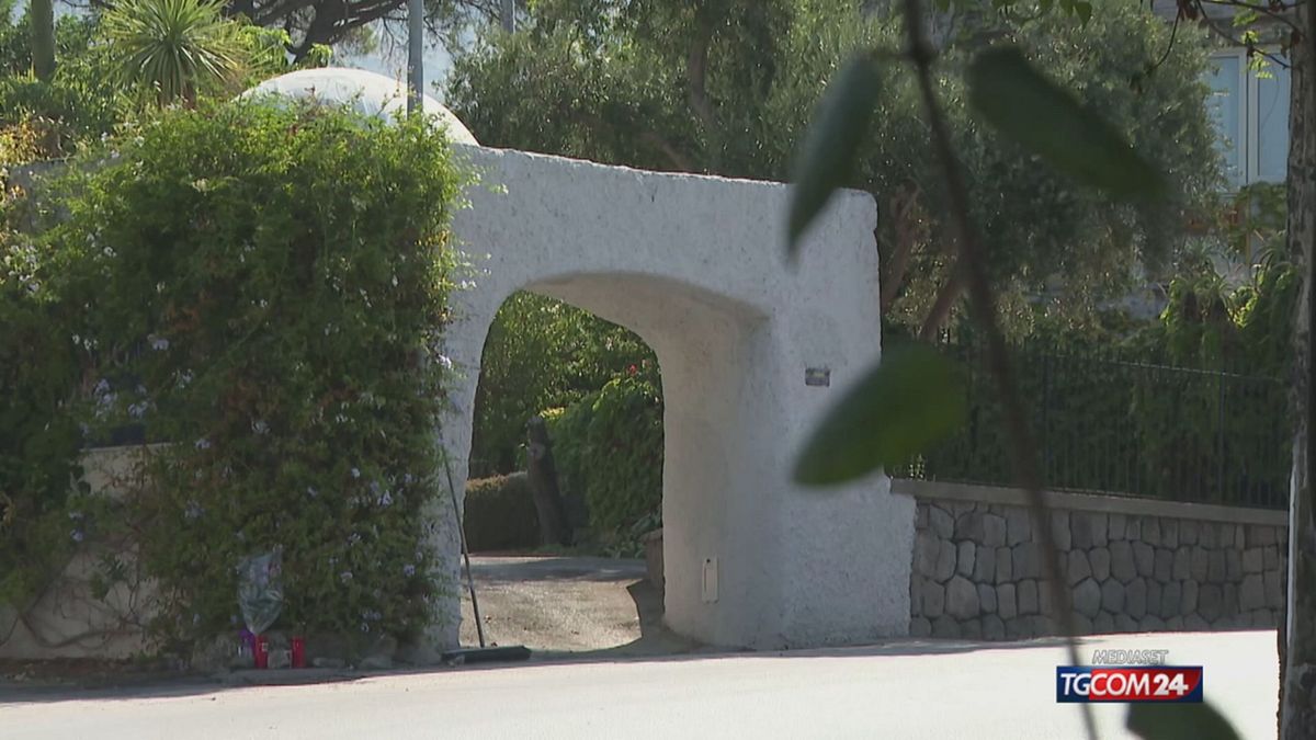 12.00 ISCHIA, SPARATORIA TRA I TURISTI  SRV