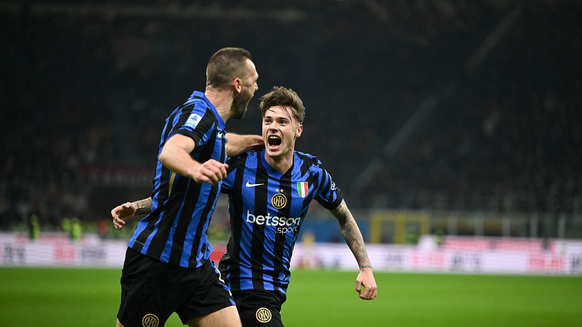 Nicola Zalewski ha esordito con l'Inter nel febbraio del 2025: subito un assist nel derby col Milan per il gol del pari di De Vrij (1-1 il finale). Poi altre 16 presenze e un gol col Torino in trasferta