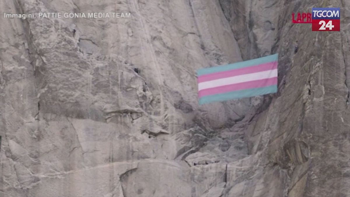 Usa, appende bandiera transgender a El Capitan: licenziata ranger del Parco Nazionale di Yosemite