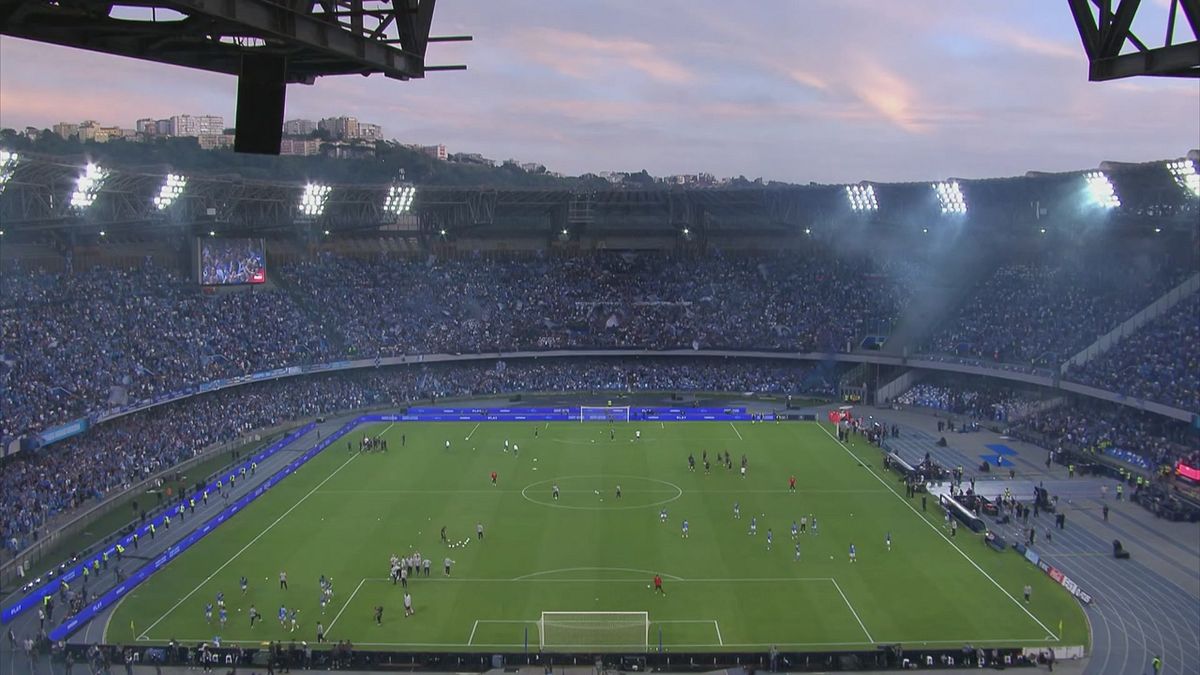 Il Maradona s'infiamma