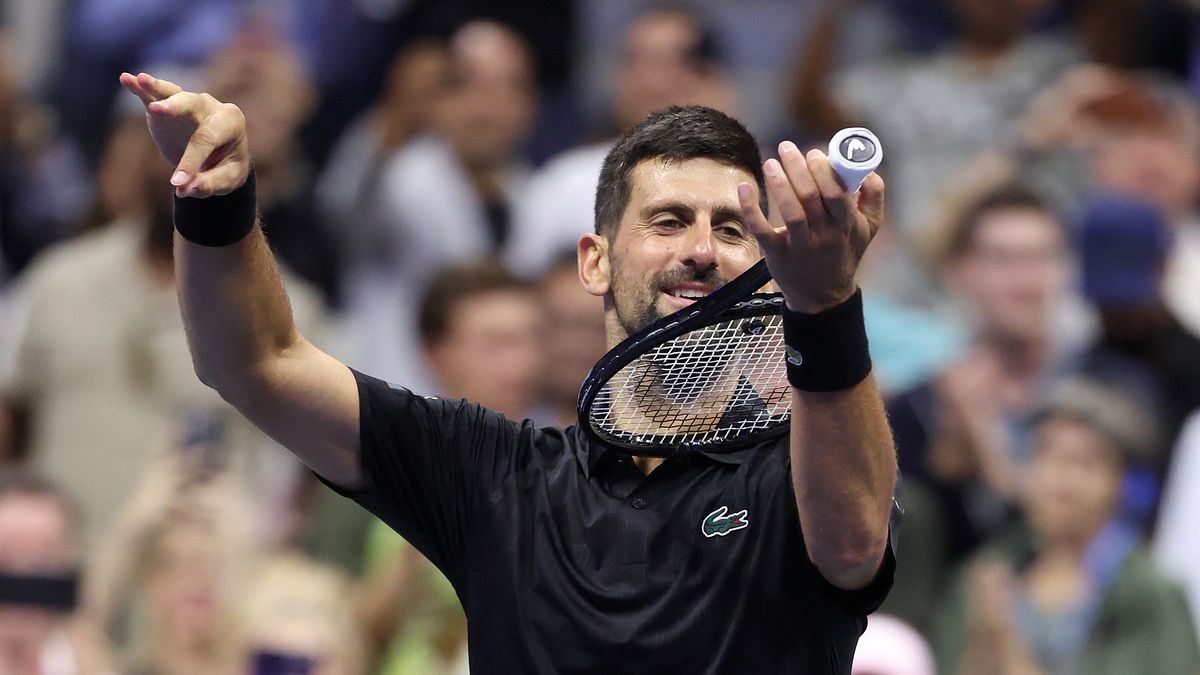 Djokovic mima il gesto del violino a fine match