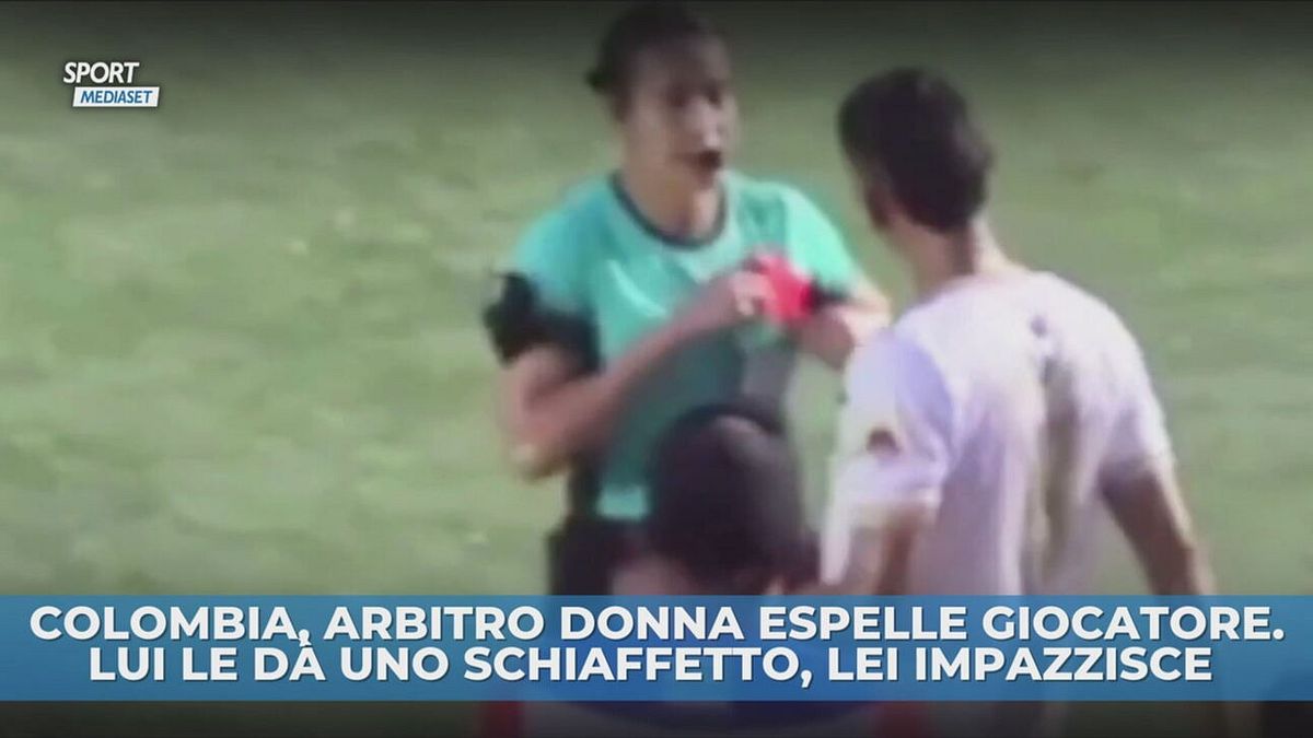 Prova a tirare uno schiaffo all'arbitra…