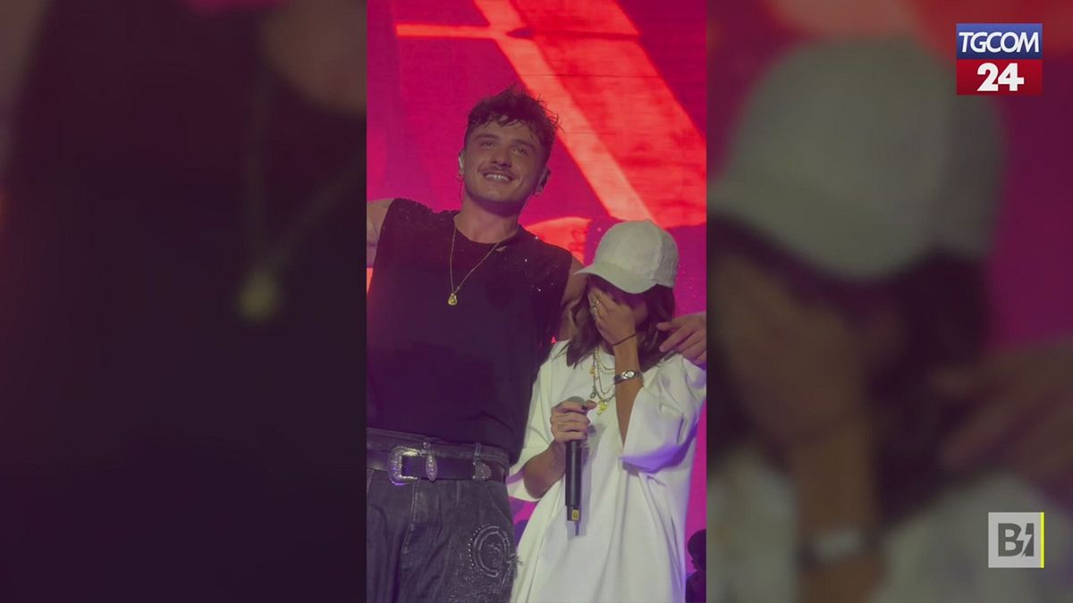 Angelina Mango torna sul palco: la sorpresa al concerto di Olly