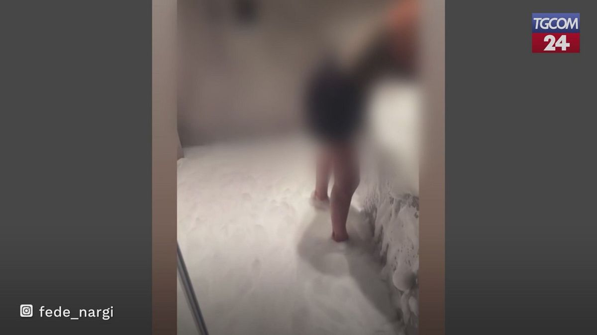 Caos in casa di Alessandro Matri e Federica Nargi: il bagno si riempie di schiuma