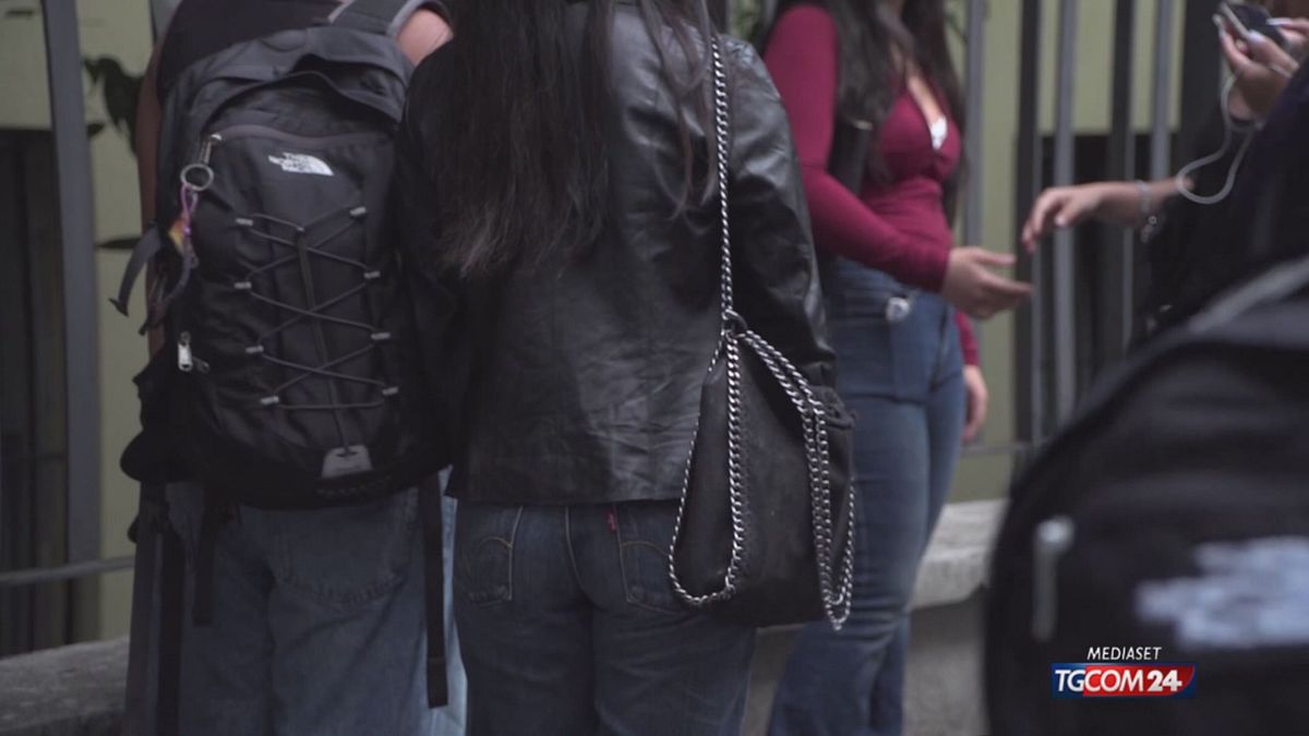 12.00 MILANO E LOMBARDIA, RIAPRONO LE SCUOLE SRV