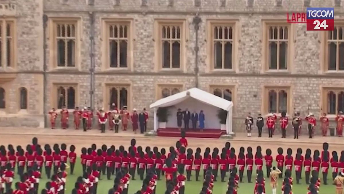 Trump a Windsor, gli inni nazionali durante la cerimonia di benvenuto