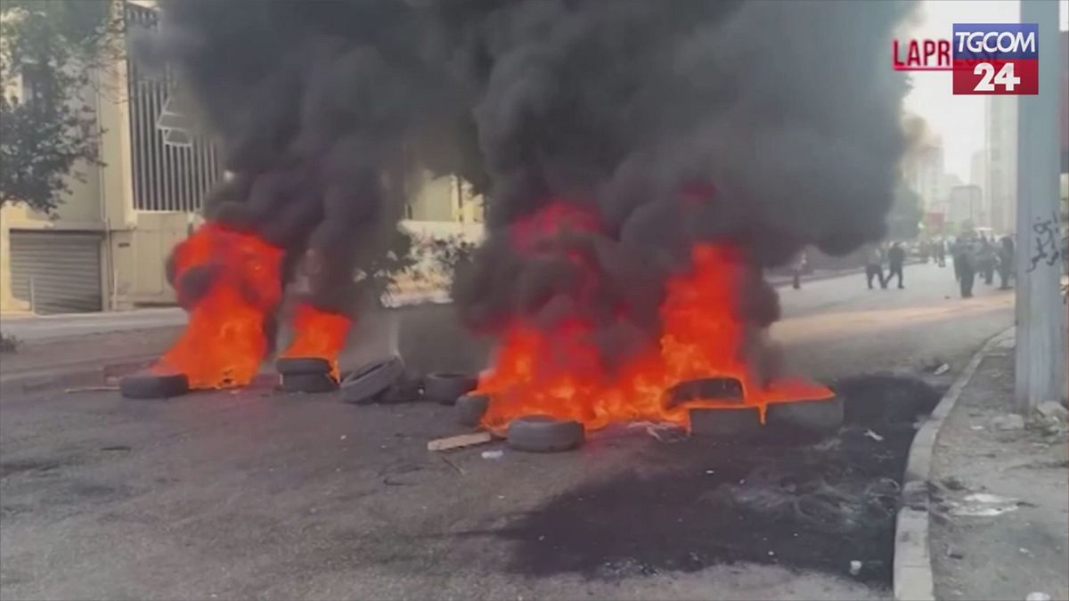 Beirut, la protesta dei militari in pensione: bloccate le strade principali