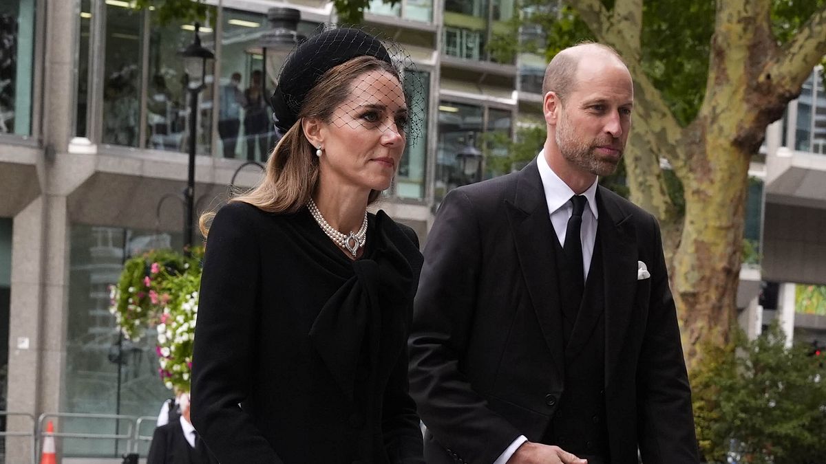 La principessa del Galles Kate Middleton con il marito, il principe William, ai funerali della duchessa di Kent