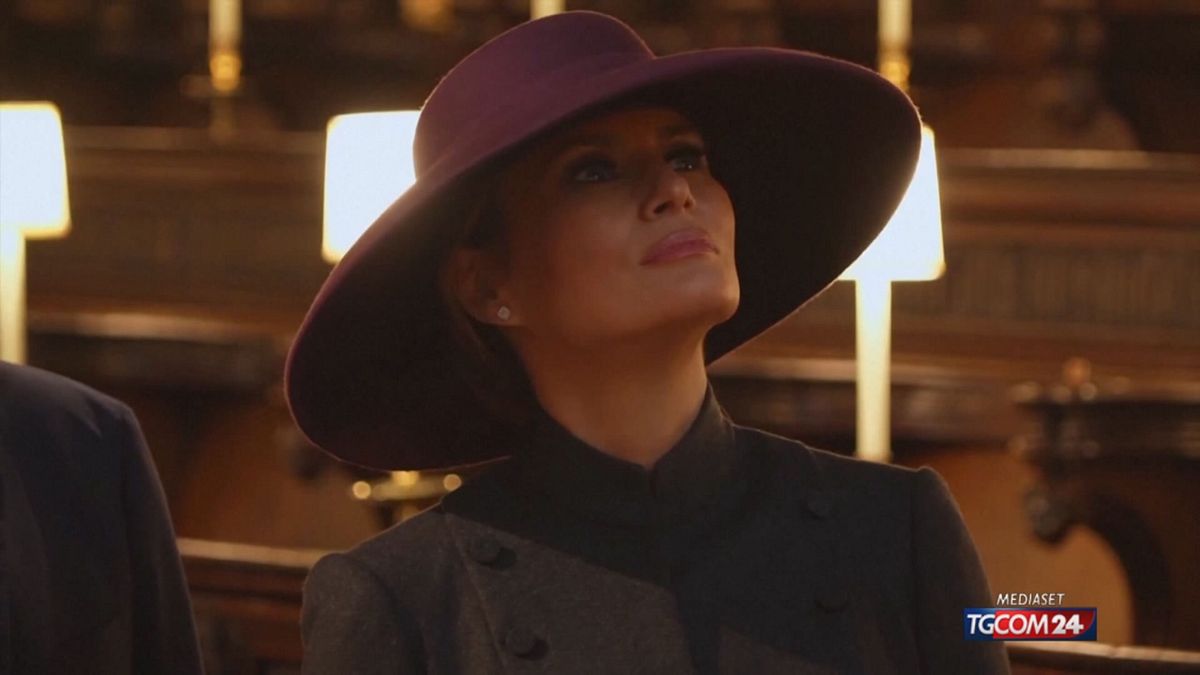 12,00 UK, MELANIA VS KATE SRV