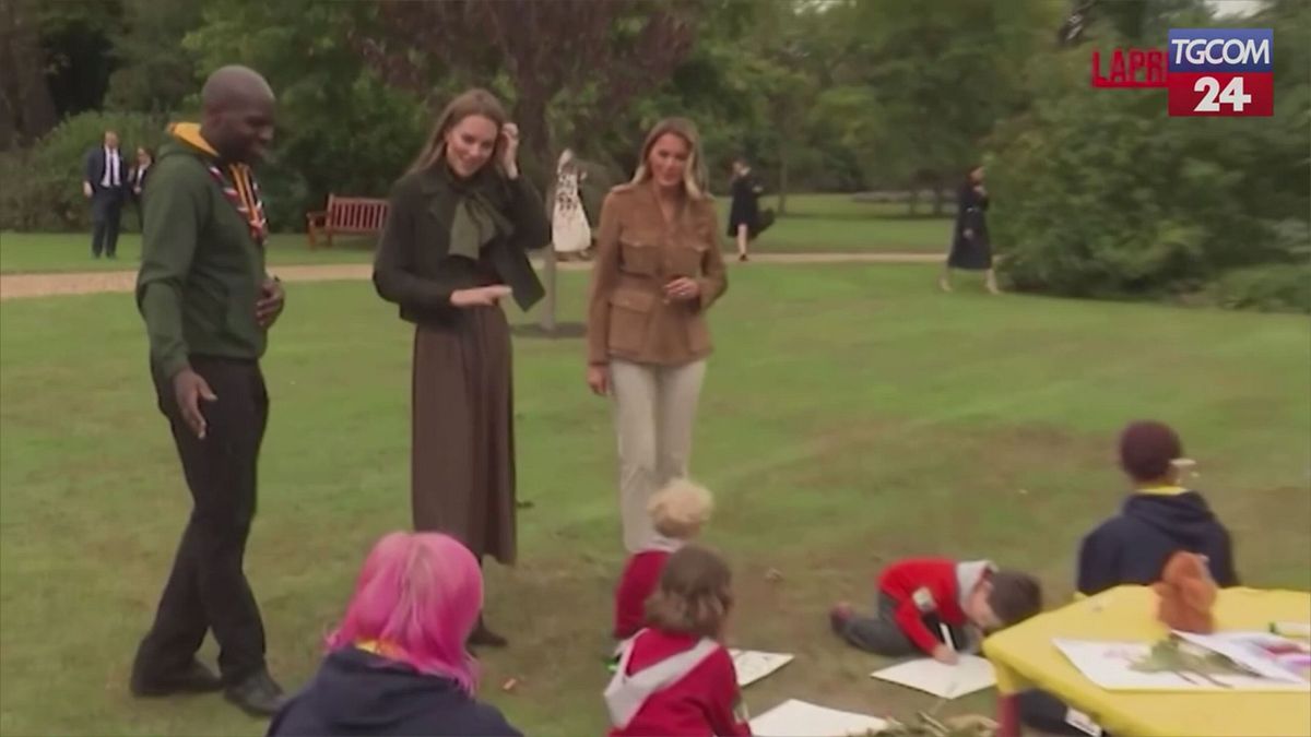 Melania Trump e Kate Middleton, l'incontro con i piccoli scout