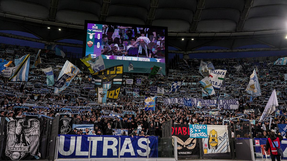 La curva della Lazio all'Olimpico