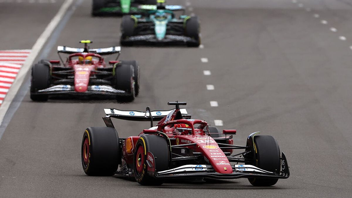 Leclerc davanti a Hamilton