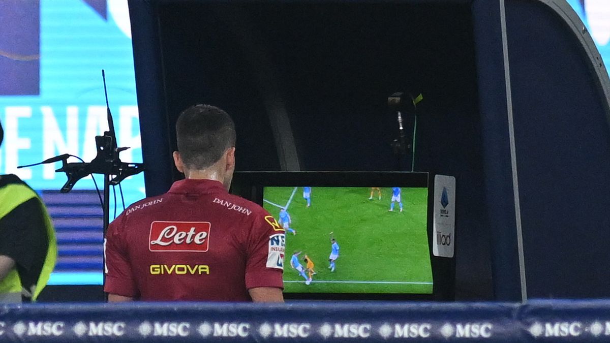 L'arbitro Crezzini in Napoli-Pisa