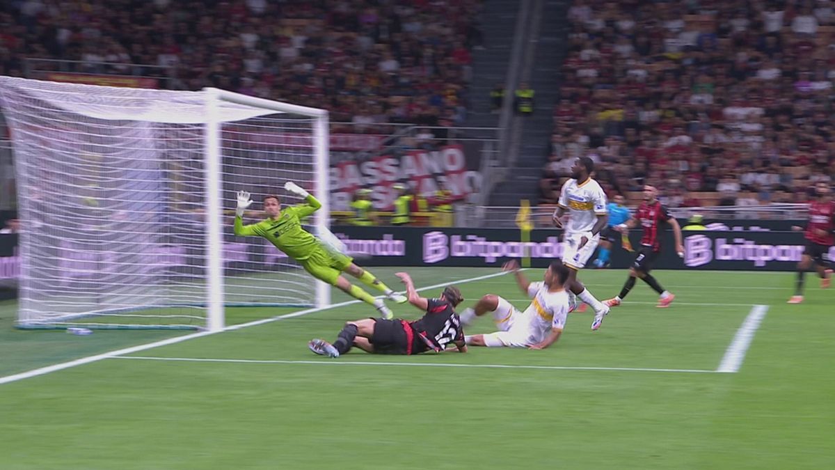 30' | Traversa di Rabiot (Milan-Lecce 0-0)