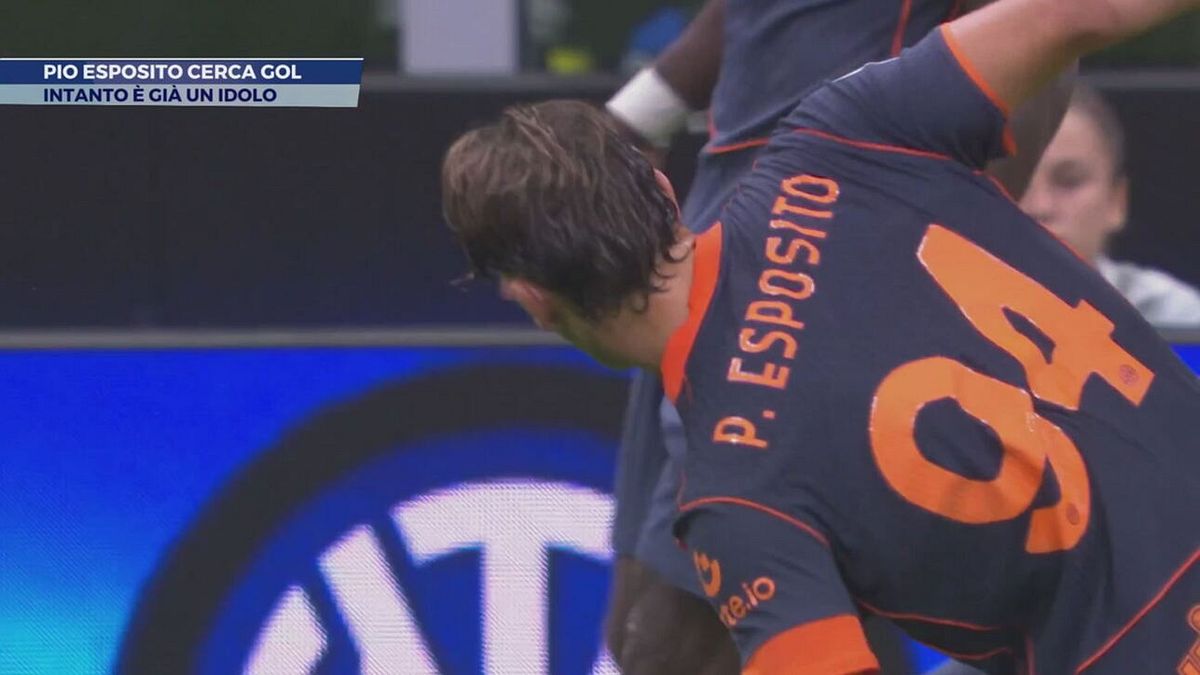 Pio Esposito cerca gol