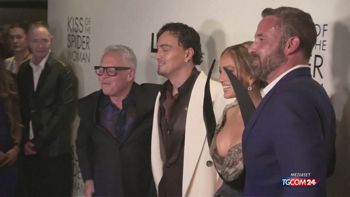 12.00 JLO, RED CARPET CON L'EX SRV