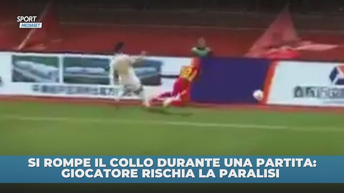 Si rompe il collo giocando, rischia paralisi