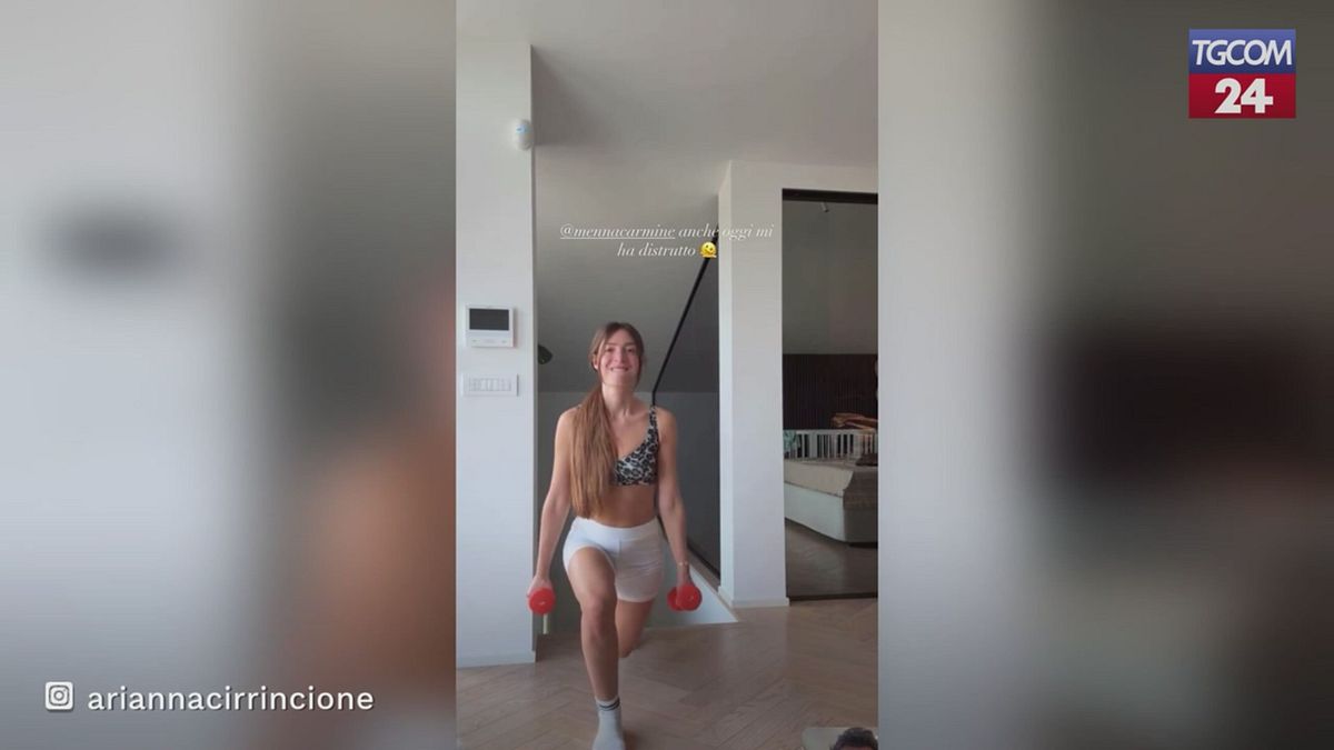 Arianna Cirrincione mamma in forma: l'influencer si allena in casa e mostra il suo fisico tonico