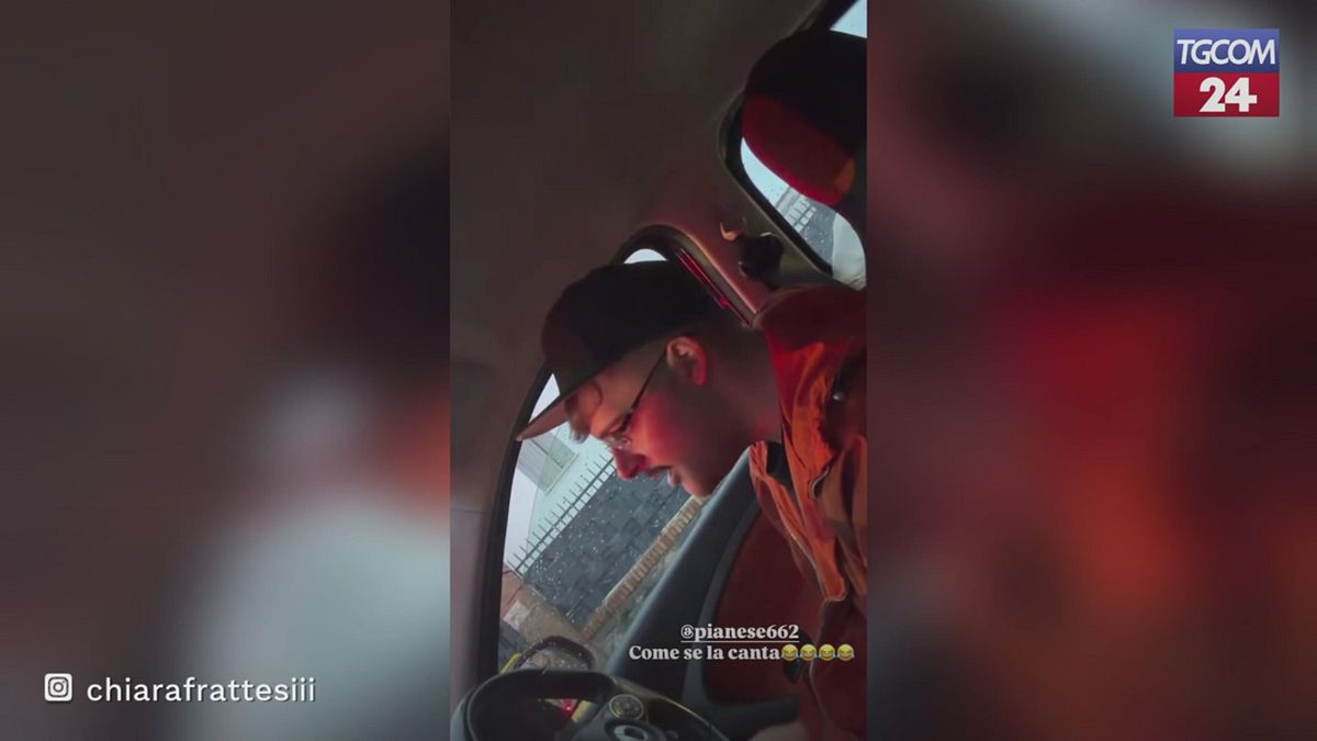 Geolier canta in macchina, Chiara Frattesi lo filma divertita