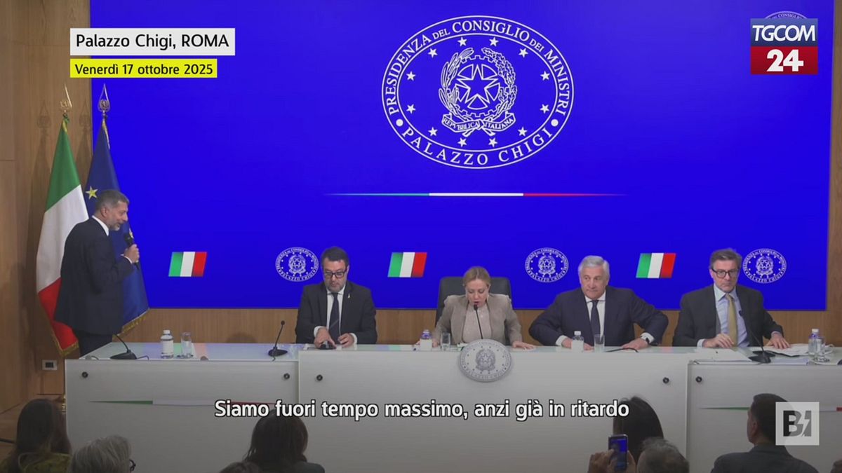 Manovra, Meloni se ne va e lascia Giorgetti in conferenza stampa: "In bocca al lupo"
