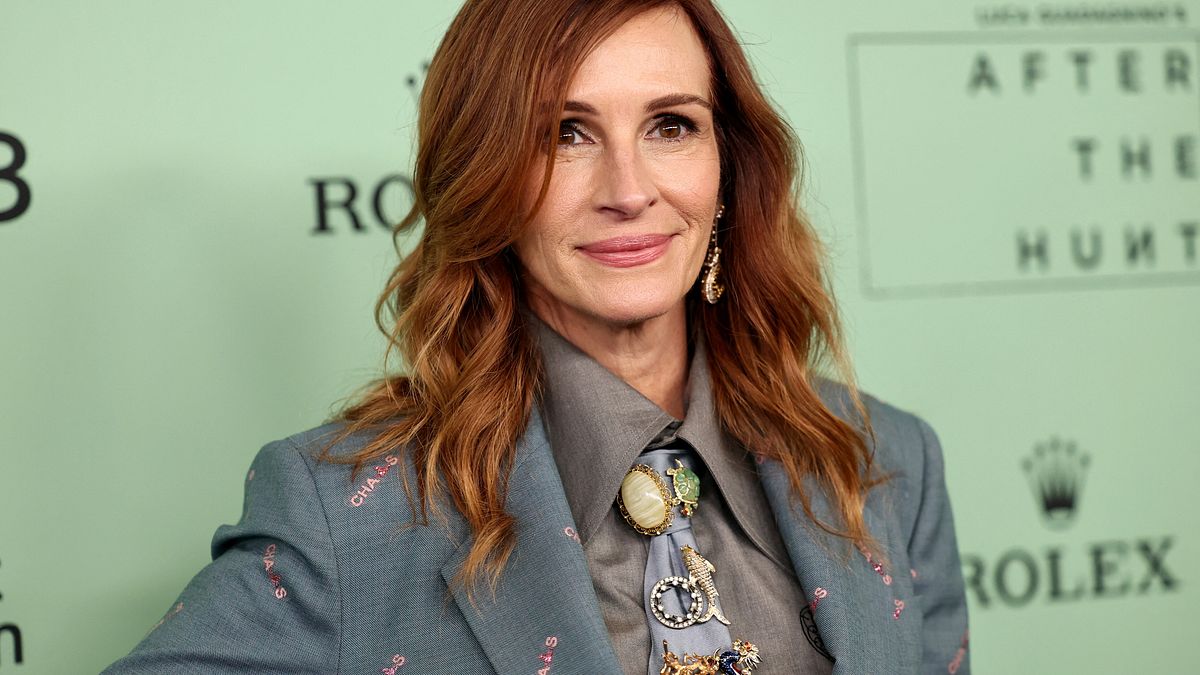 Julia Roberts in giacca e cravatta sul red carpet del 63esimo New York Film Festival