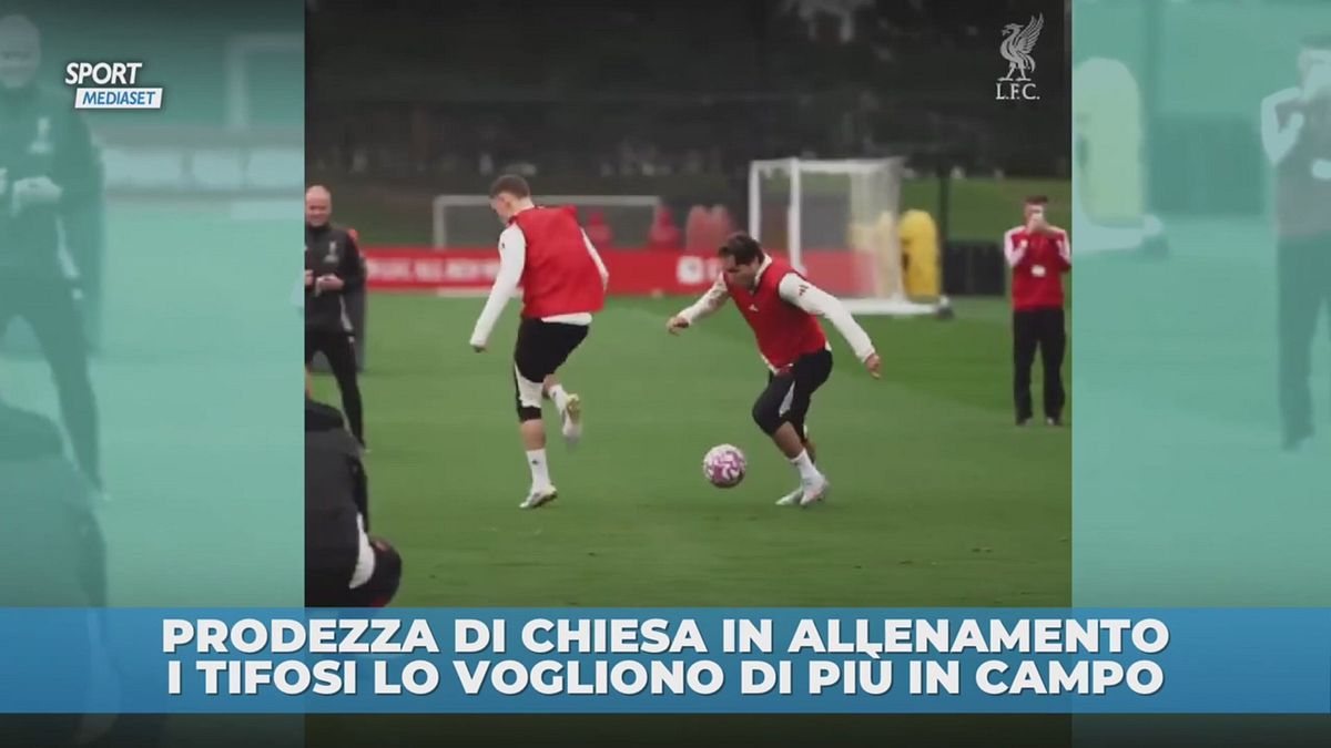 Prodezza di Chiesa in allenamento