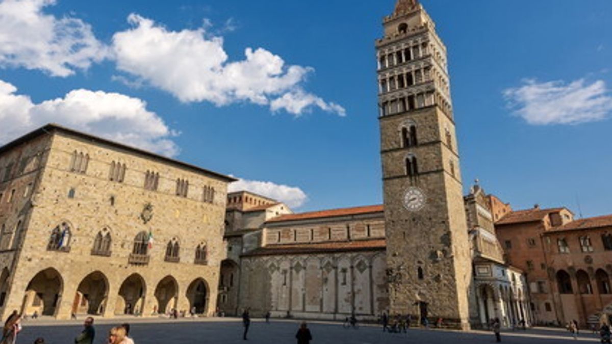  Pistoia, piazza del Duomo