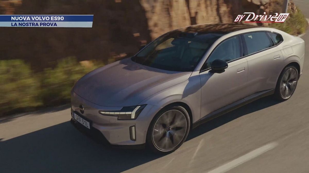 Nuova Volvo ES90