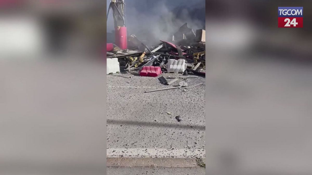 Crolla un cantiere alle porte di Milano: una donna ferita