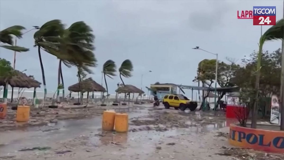 Caraibi, l'uragano Melissa sfiora i 230 km orari e minaccia Cuba
